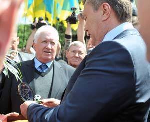 Президент Янукович в родном Енакиево