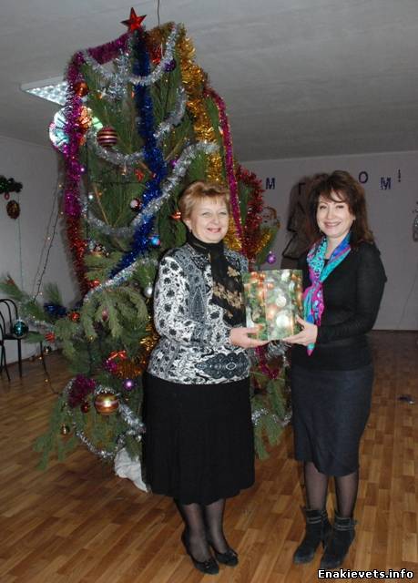 Металлурги Енакиева подарили новогодние подарки детворе из приюта