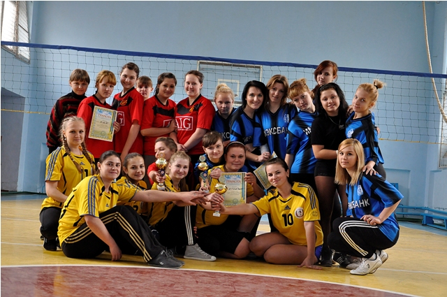 В Енакиевском техникуме ДонНУ прошли соревнования по волейболу среди девушек