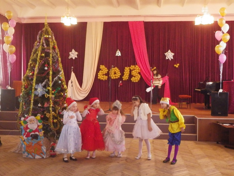 Завершился парад Новогодних утренников в школе искусств им. П. И. Чайковского «приключениями музыкальной шкатулки».