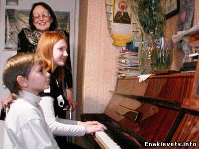 Енакиевские музыканты играли на рояле Чайковского