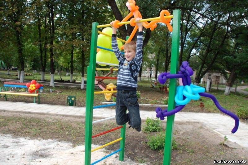 В Енакиево появилась первая игровая площадка для детей с ограниченными возможностями