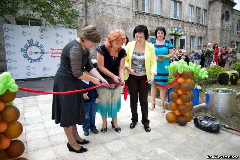 В Енакиево появилась первая игровая площадка для детей с ограниченными возможностями