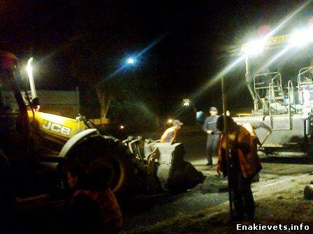 В Горловке «спасают» битумом весь покрытый латками проспект Победы, а транзитные дороги ремонтируют ночью