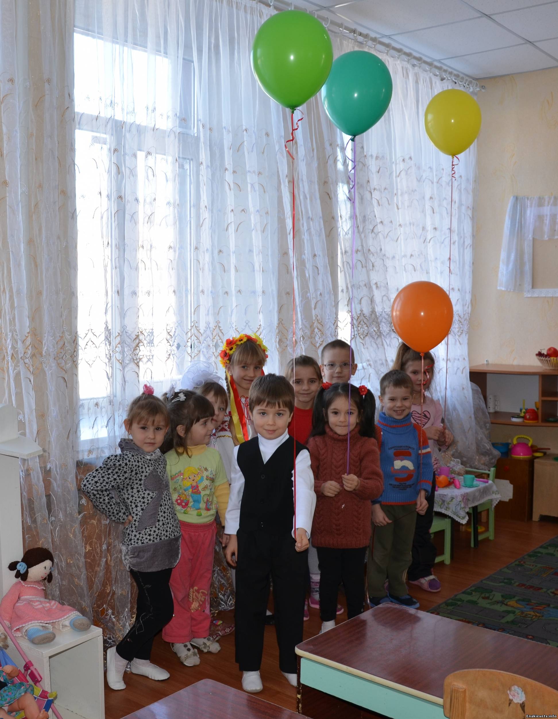 Новые окна и двери: ЕМЗ реализовал энергосберегающий проект в детском саду Юнокоммунаровска