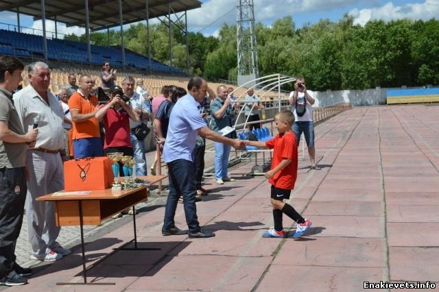 В Енакиево определили чемпиона по футболу