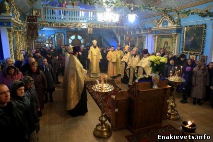 Архиепископ Митрофан совершил всенощное бдение в Николаевском храме Енакиево