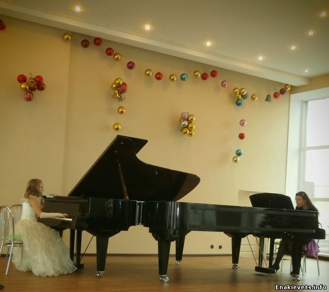 «Вот так праздник!» или новогодние приключения юных пианистов и их гостей - Музыки и МузЯки.