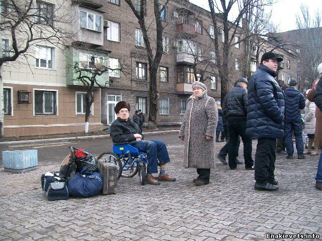 По состоянию на 7 февраля 2015 года в Енакиево зарегистрировано 2040 беженцев из города Углегорск