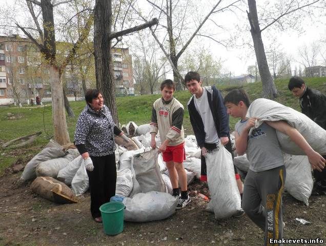 Школьники из Енакиево рассказали, почему принимают участие в экологических акциях