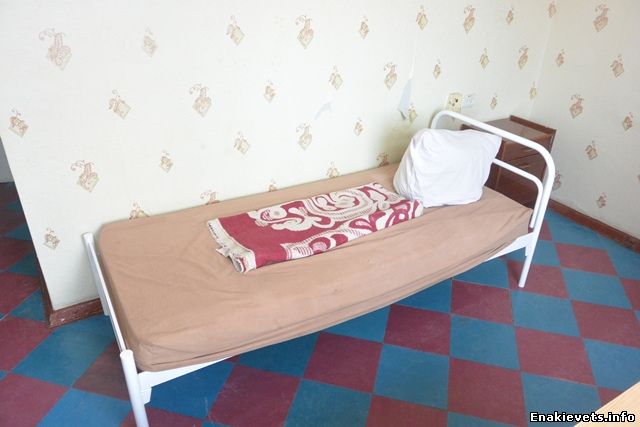 ЕМЗ приобрел для городской больницы новые кровати