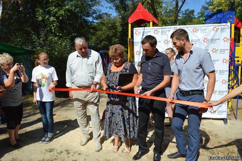 В Енакиево открыли новую спортивную площадку