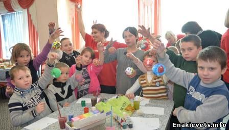 Металлурги поздравили детей с новогодними праздниками