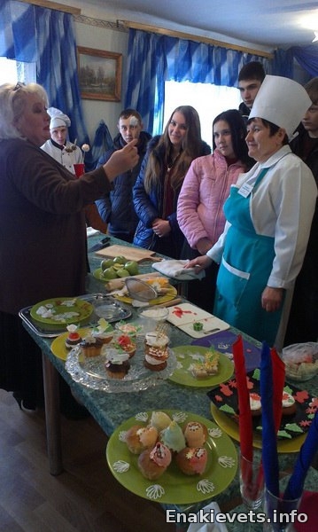 В Енакиевском торгово-кулинарном лицее прошел День открытых дверей «Ярмарка профессий»