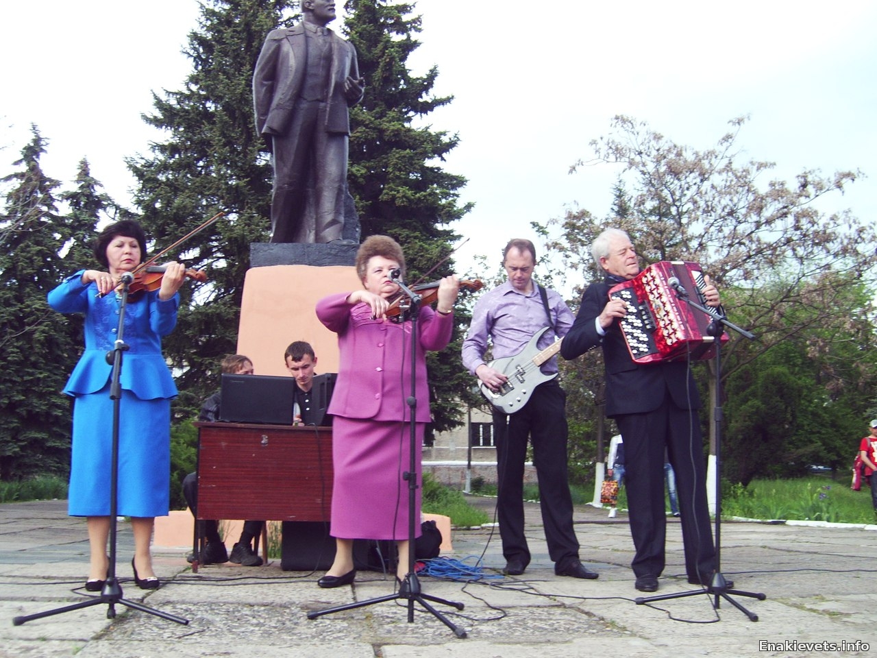 11 мая жители города Юнокоммунаровска праздновали День Республики