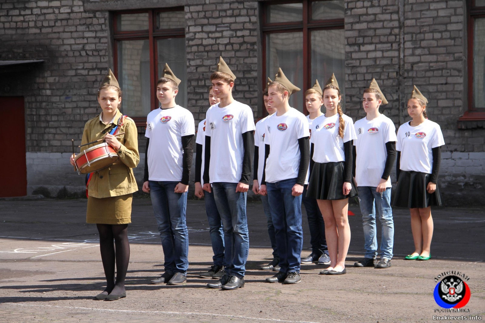 Школьники Енакиево приняли участие в военно-спортивной игре «Зарница»