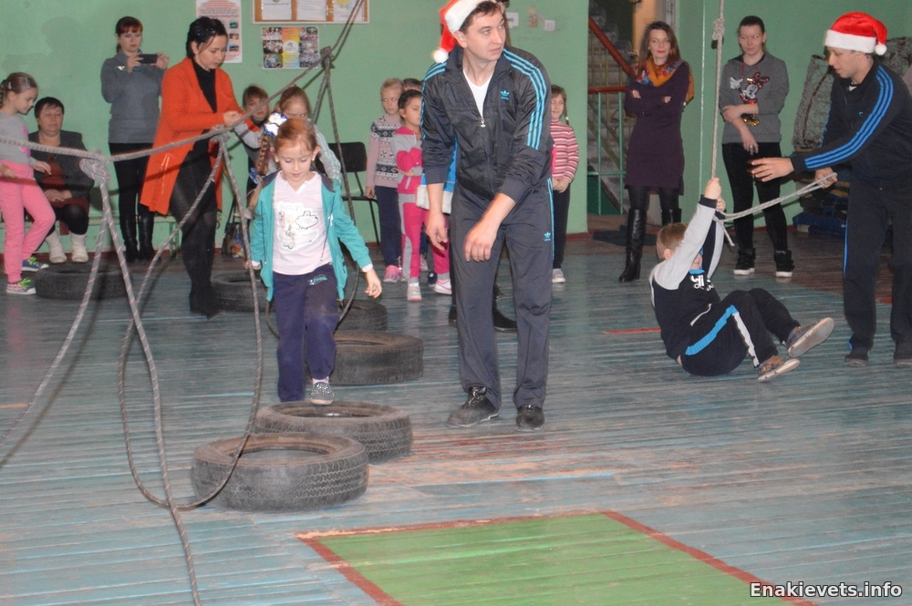 Предновогоднее спортивно-пазновательное мероприятие для детей от зеленого центра Метинвеста