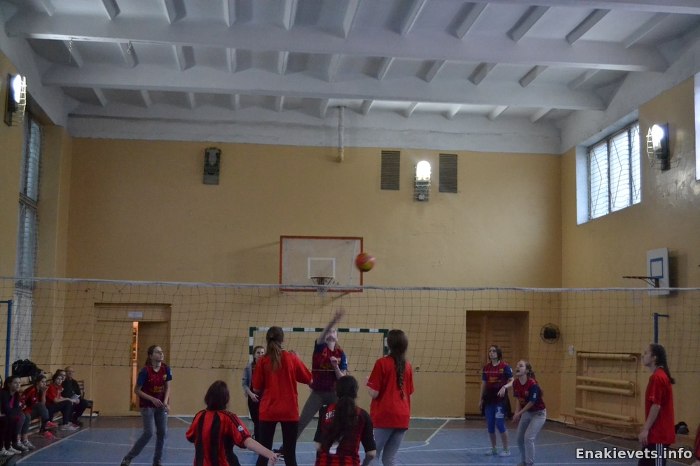 открытое первенство города по волейболу среди юношей и девушек.