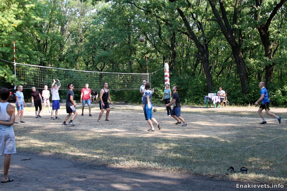 Состоялась первая игра розыгрыша кубка города Енакиево по волейболу