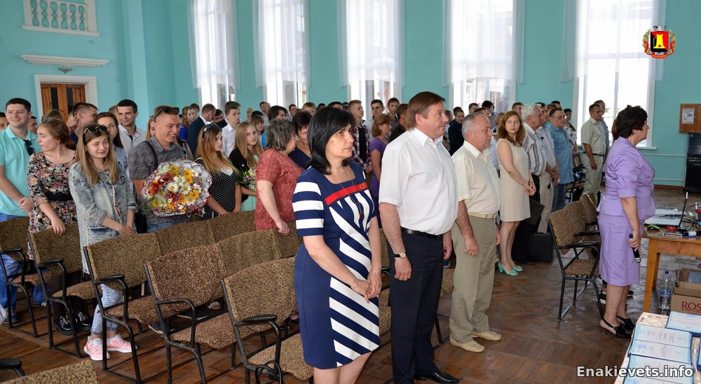 В Енакиевском политехническом техникуме состоялось торжественное вручение дипломов