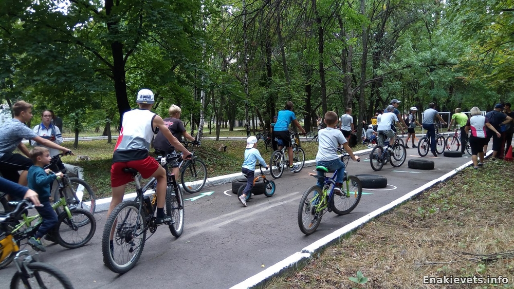 В парке культуры и отдыха им. Н.А. Вознесенского состоялась велогонка с элементами фигурного вождения