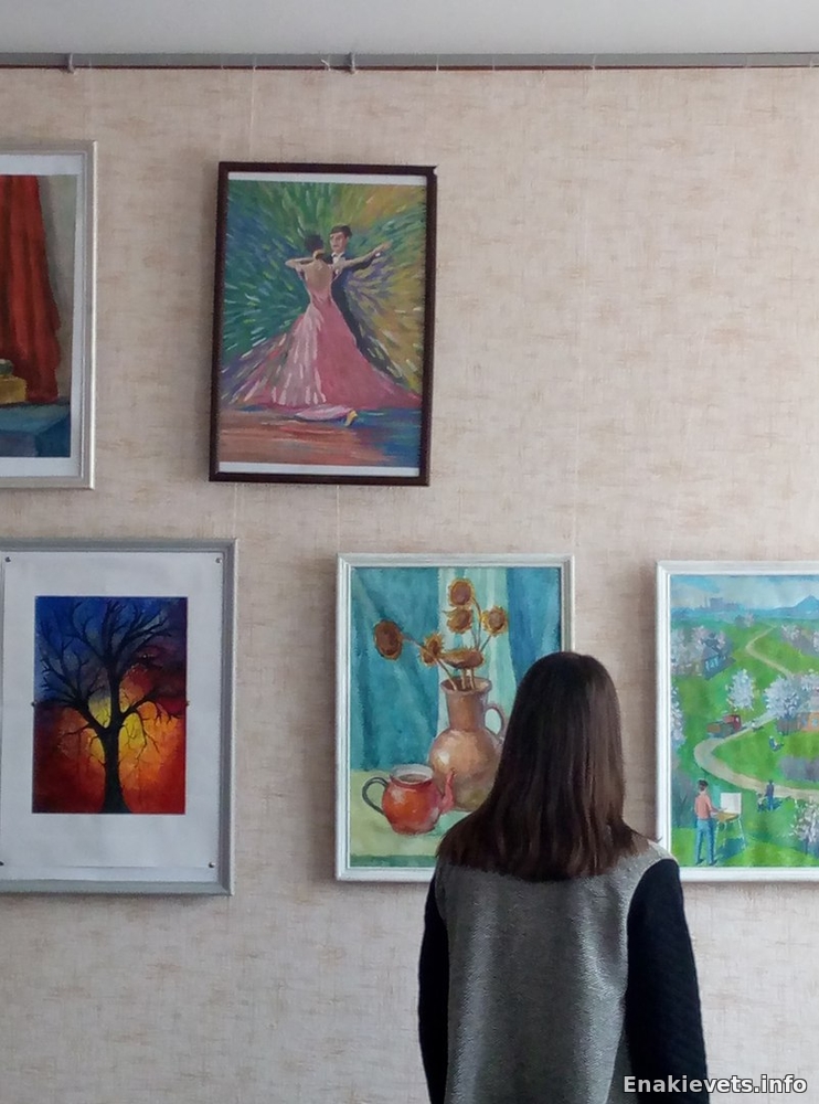 В Выставочном зале школы искусств им П. И. Чайковского открыта новая экспозиция.