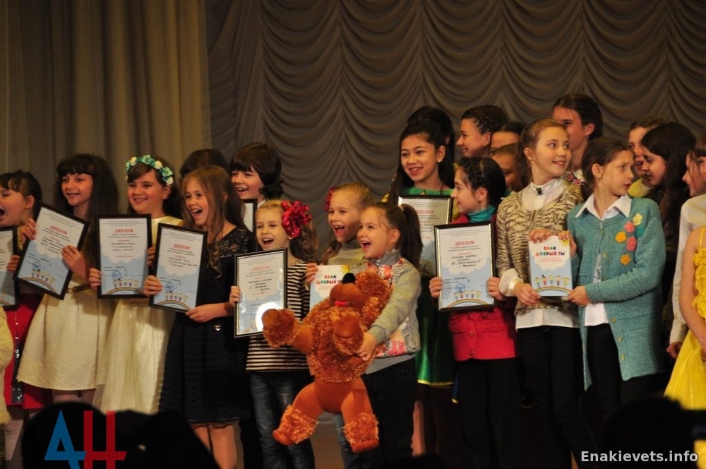 В Енакиево выбрали призеров из более 250 участников конкурса памяти известного советского поэта