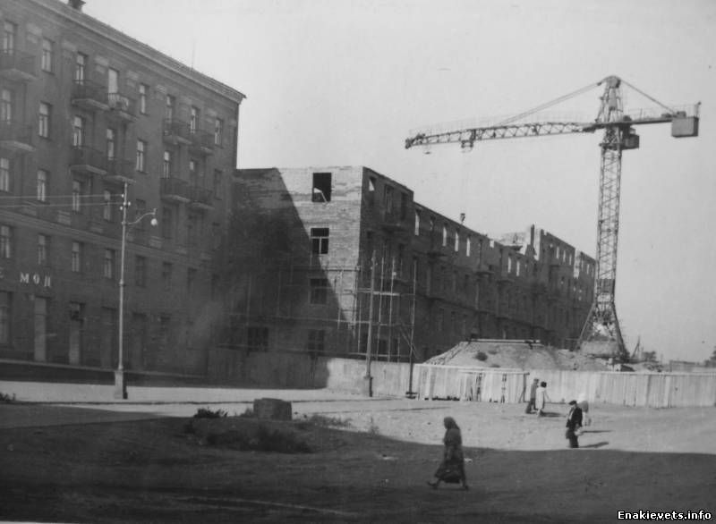 Будущая площадь Ленина в 1957 году. Памятника еще нет.