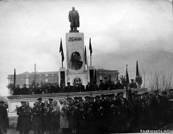 До 1965 года памятник Ленину в Енакиево стоял на улице Тиунова